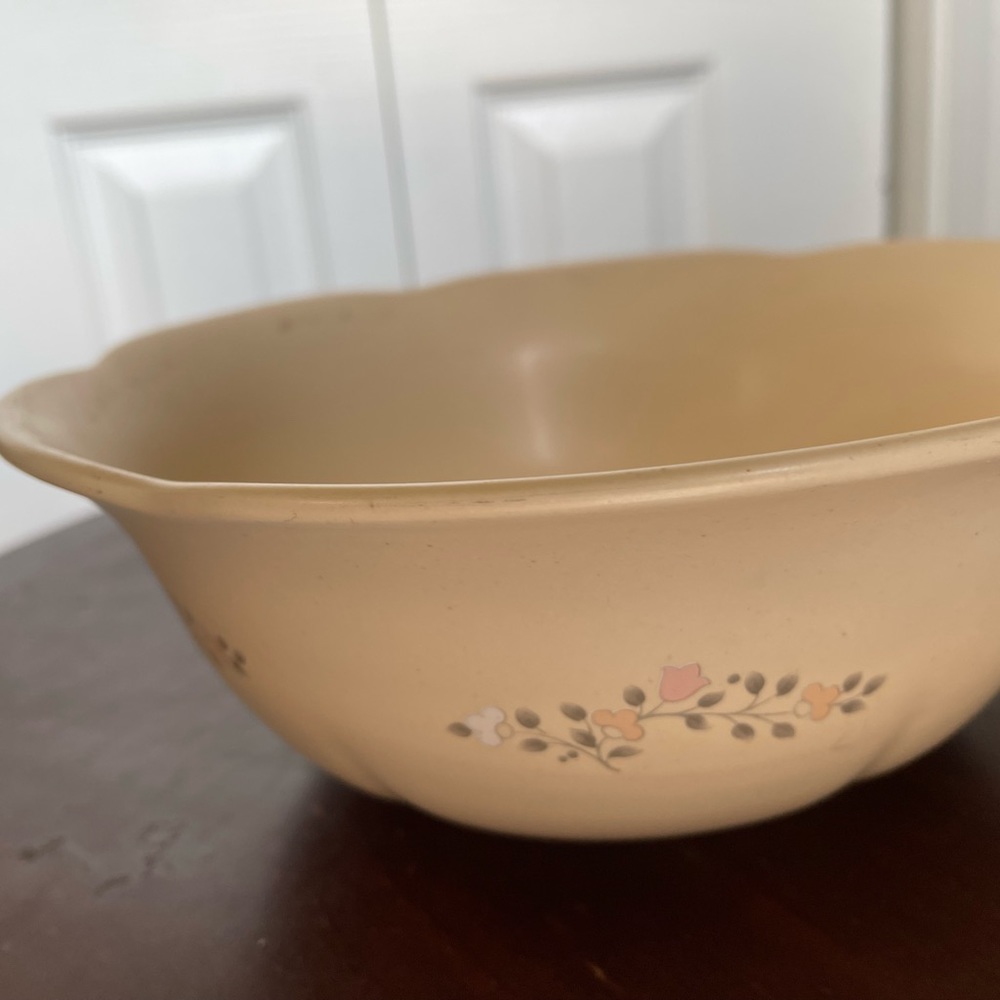 Pfaltzgraff vegetable bowl